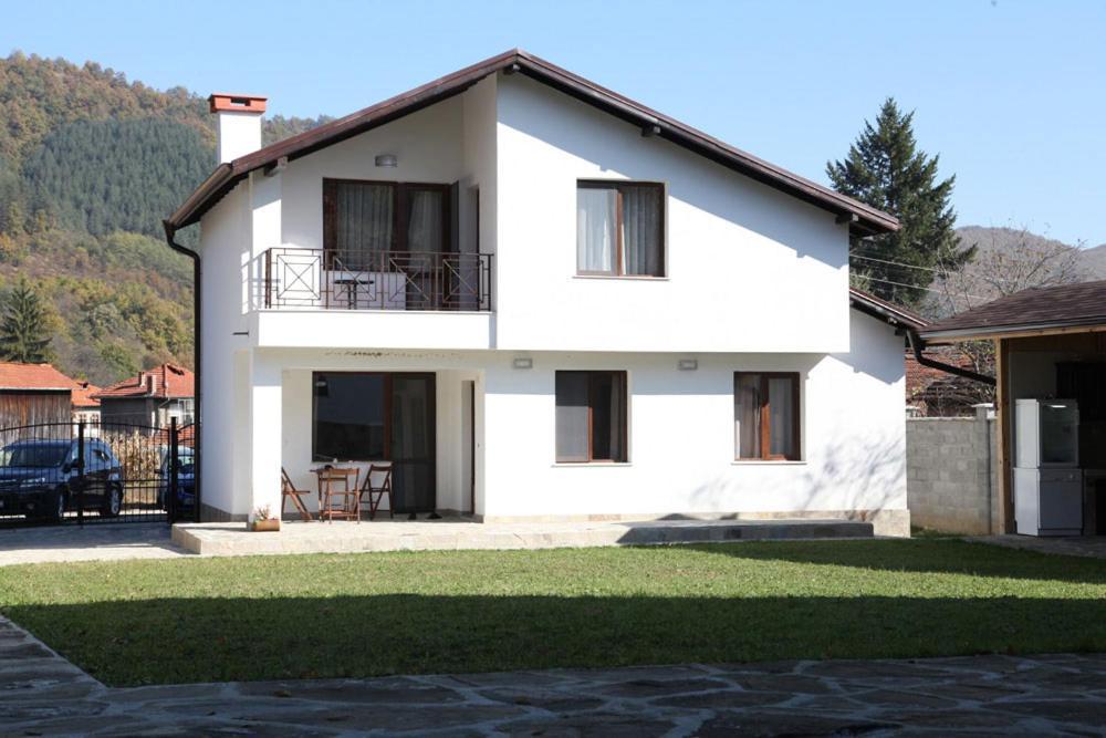 Villa Двете Къщи В Планината Beli Osŭm Exterior foto